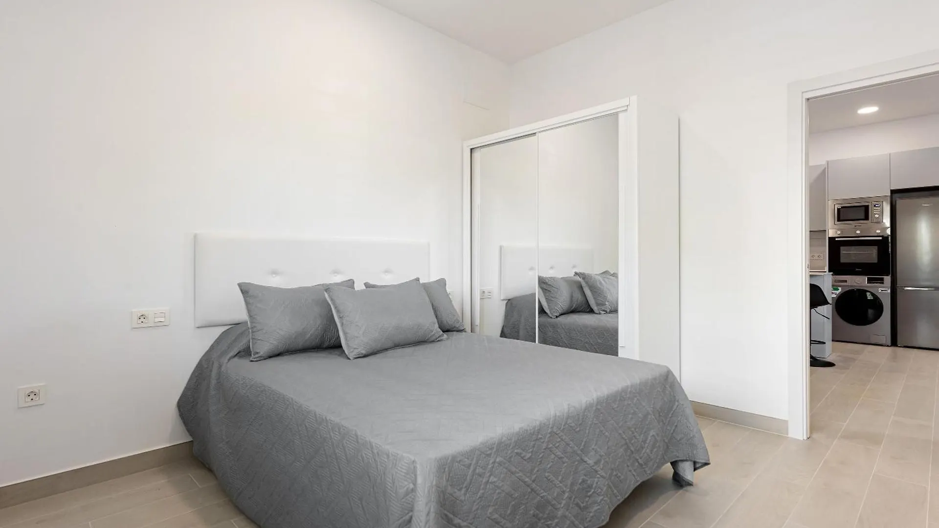 Apartamentos Sealmar Moliere Малага