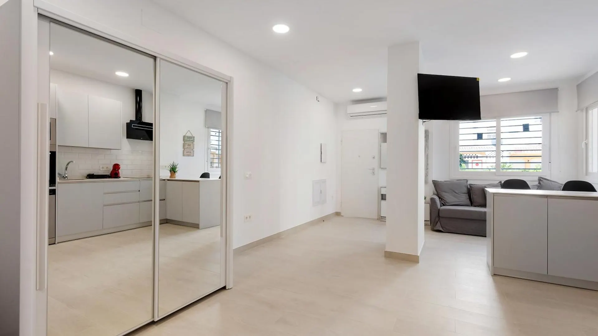 Apartamentos Sealmar Moliere Малага Апартаменты